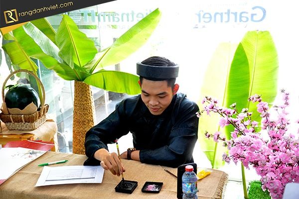 Nhân sự sự kiện : Ông đồ